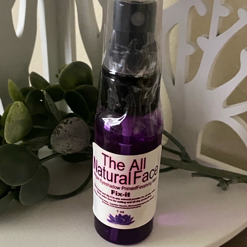 The all natural face shadow primer finishing mist